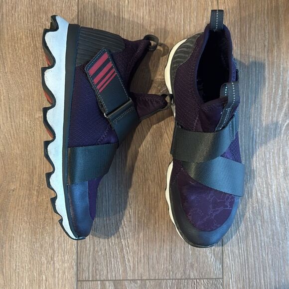 SOREL KINETIC SNEAKER IN DARK PLUM NEARLY NEW SIZE 8 - Picture 5 of 11
